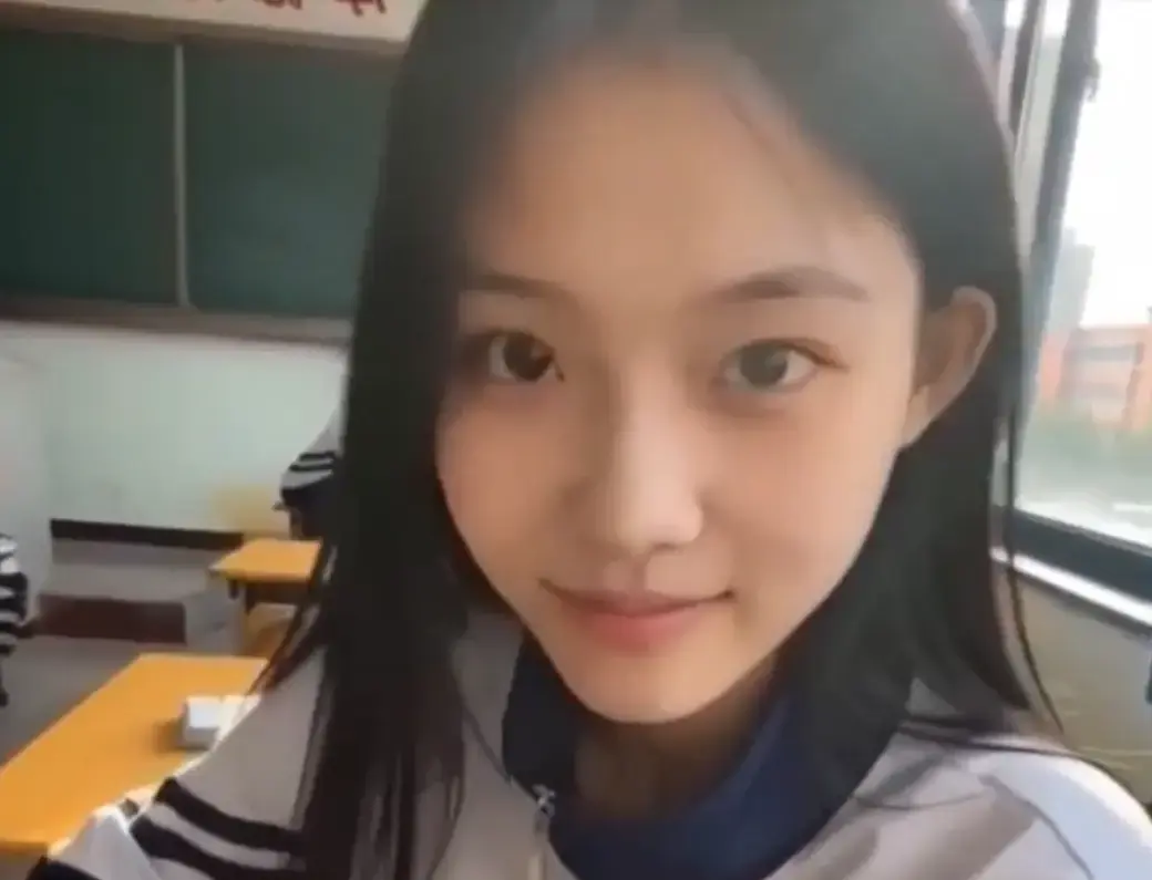 《我的十八岁女友》无删减在线播放 - 黄果AI短剧高甜治愈全集 - 4K蓝光画质免费在线观看 - 星空影院热播结局超甜